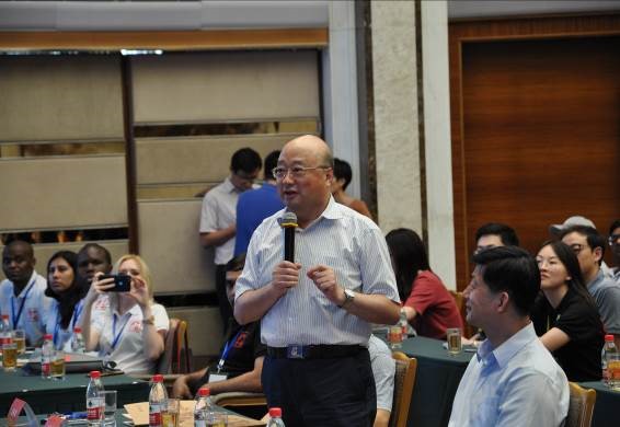 两位老师进行专业点评 两位老师进行专业点评