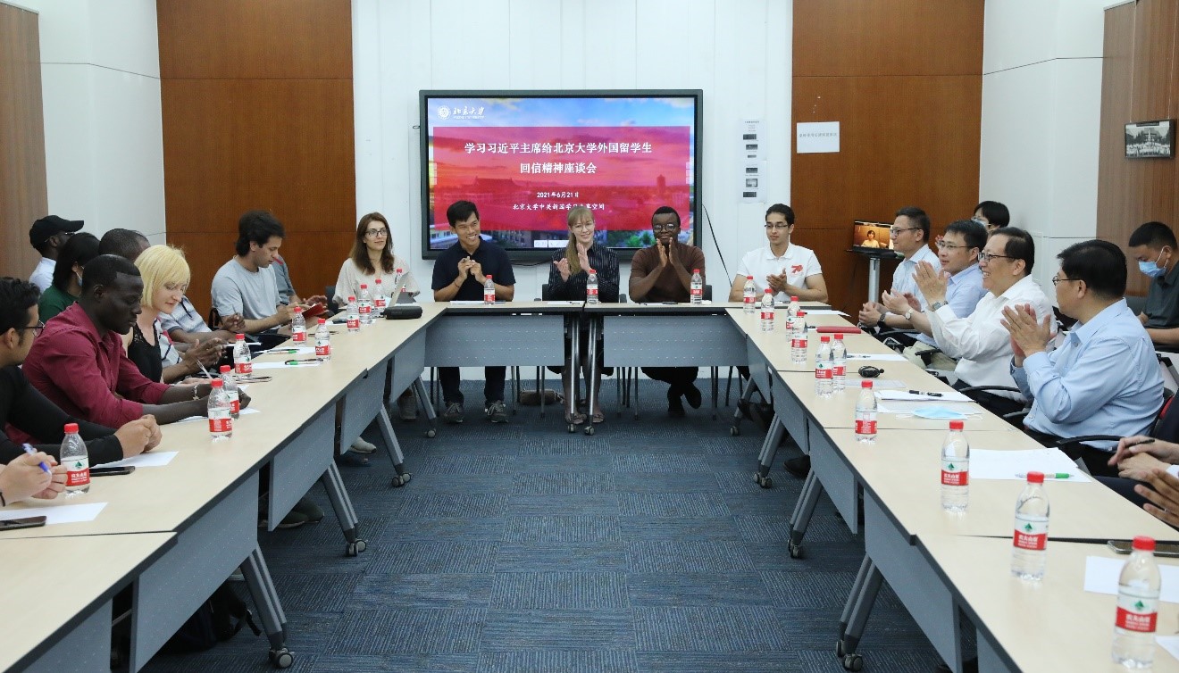 不同国家和地区的留学生分享激动心情